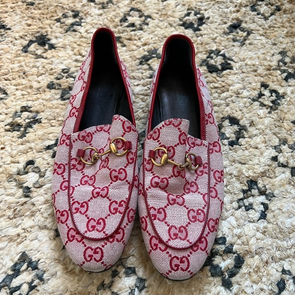 GUCCI Red GG Canvas Jordan Loafer - Picture 2 of 4